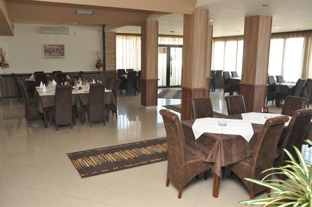 Hotel Extra Lion Md Ni 餐厅 照片